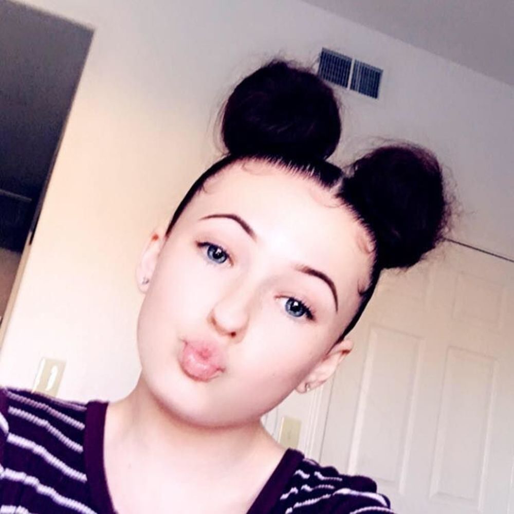 Meet your Posher, Mia